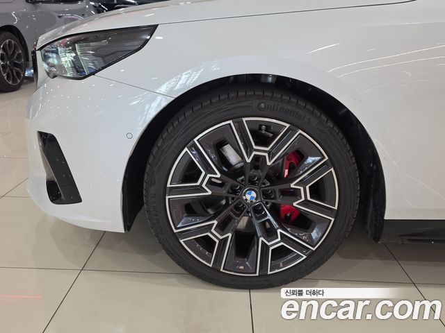 BMW 5-Series G60 530i xDrive M Sport Pro Special Edition - фото 4
