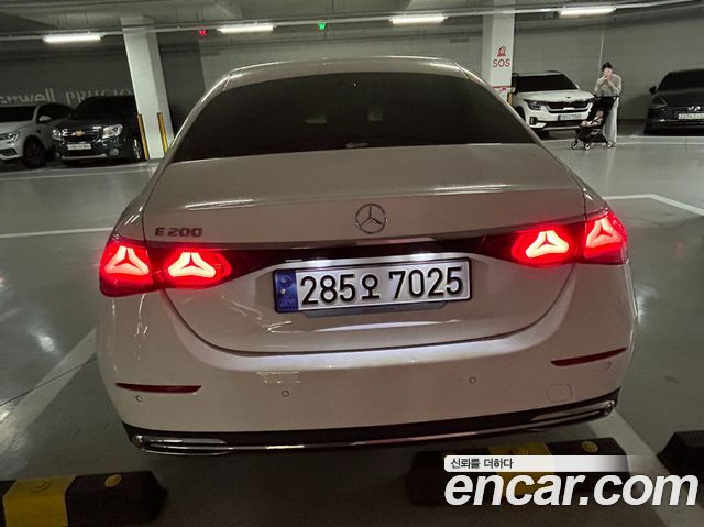 Mercedes-Benz E-Class W214 E200 Avantgarde Limited - фото 3