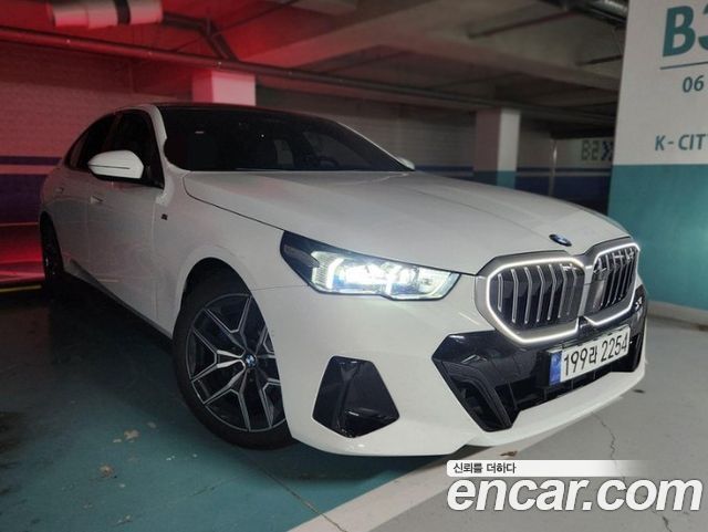 BMW 5-Series G60 520i M Sport - фото 1