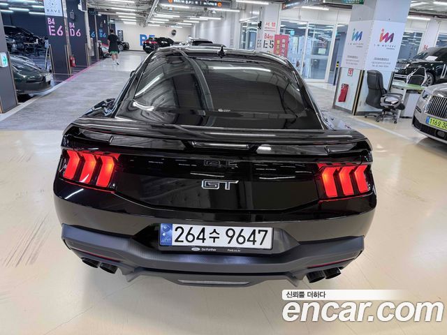 Ford Mustang 7-го поколения 5.0 GT Premium Coupe - фото 3