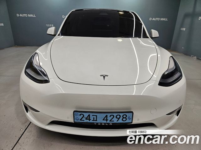 Tesla Model Y Standard Range RWD - фото 0
