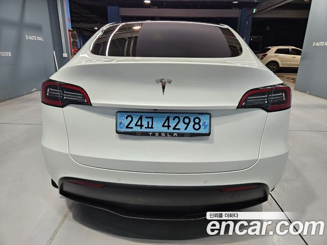 Tesla Model Y Standard Range RWD - фото 1