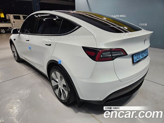 Tesla Model Y Standard Range RWD - фото 3