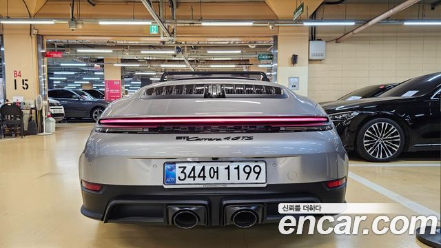 Porsche 911 Carrera 4 GTS Cabriolet - фото 1