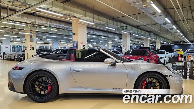 Porsche 911 Carrera 4 GTS Cabriolet - фото 3