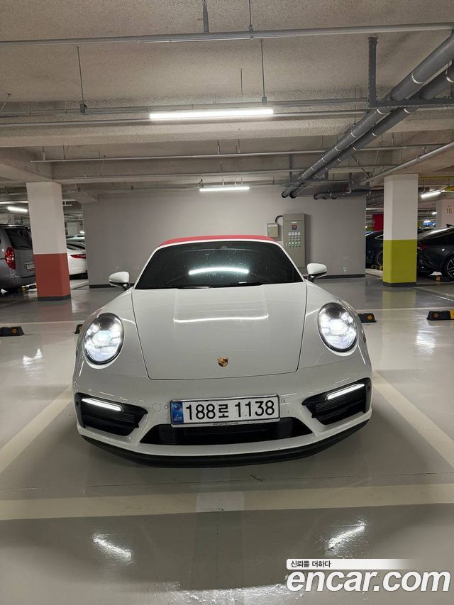 Porsche 911 Carrera 4 GTS Cabriolet - фото 0