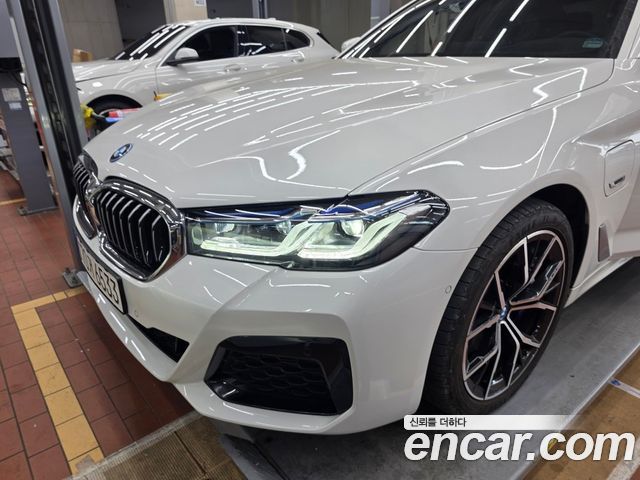 BMW 5-Series G30 530e M Sport - фото 2