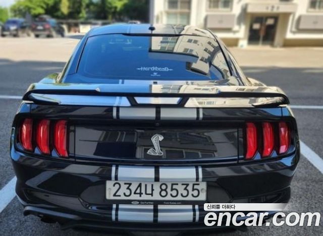 Ford Mustang Coupe - фото 1