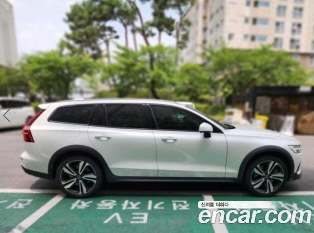 Volvo V60 2-го поколения T5 Pro AWD - фото 3