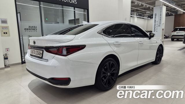 Lexus ES 7-го поколения F-Sport - фото 1