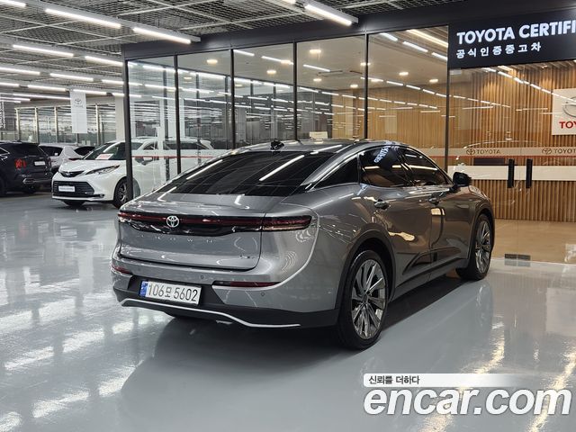 Toyota Crown 2.5 4WD Hybrid - фото 1