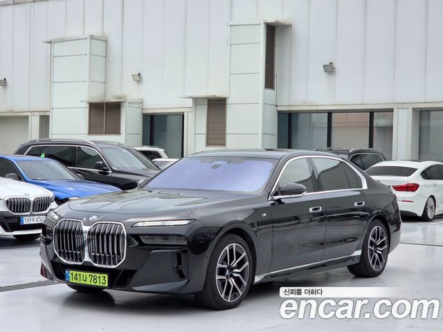 BMW 7-Series G70 740i xDrive M Sport - фото 0