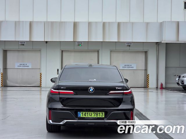 BMW 7-Series G70 740i xDrive M Sport - фото 3