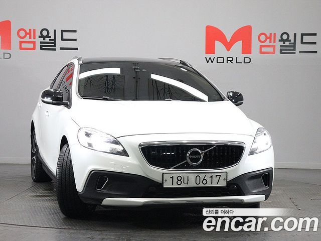 Volvo V40 D3 - фото 1