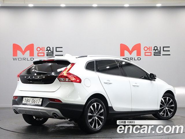 Volvo V40 D3 - фото 2