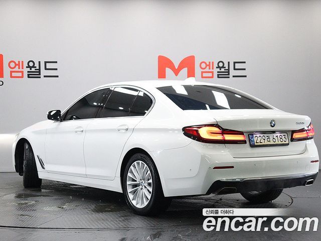 BMW 5-Series G30 520i Luxury - фото 2