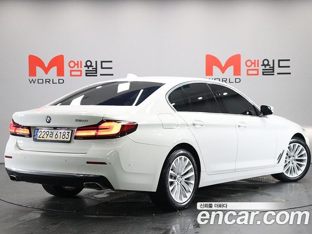 BMW 5-Series G30 520i Luxury - фото 3