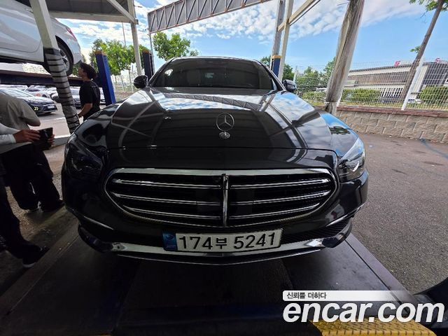 Mercedes-Benz E-Class W213 E300e 4MATIC Exclusive - фото 0