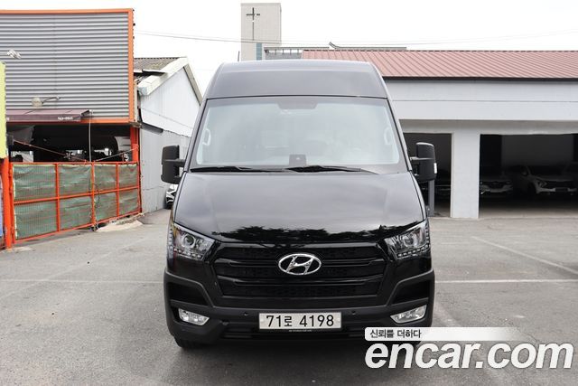 Hyundai Solati 15-seater Luxury - фото 0