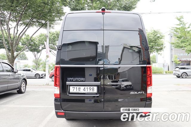 Hyundai Solati 15-seater Luxury - фото 1