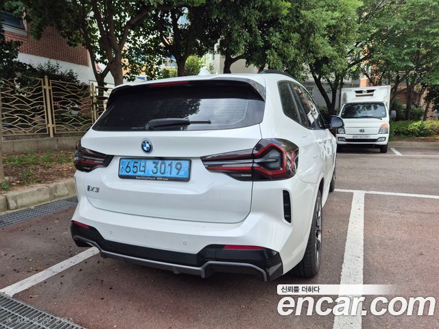 BMW iX3 M Sports - фото 3