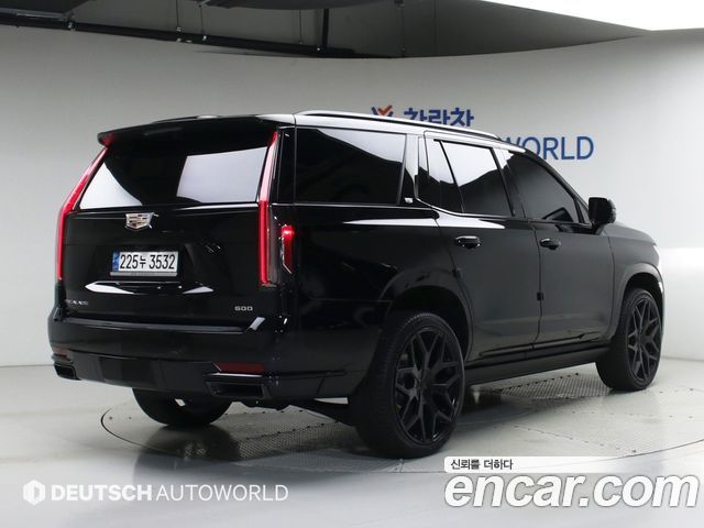 Cadillac Escalade 5-го поколения 6.2 Sports Platinum - фото 1