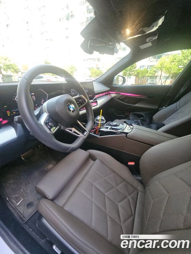 BMW 5-Series G60 520i Special Edition - фото 0