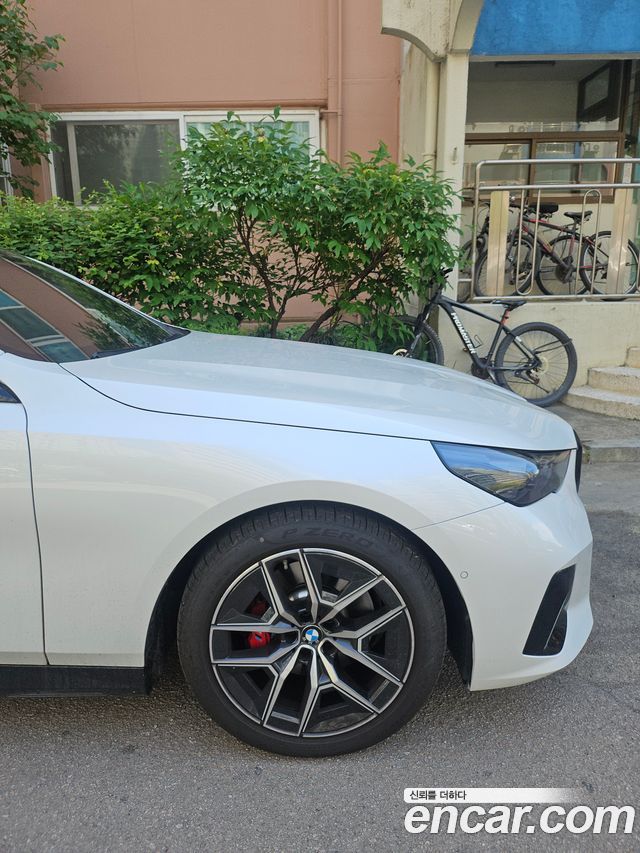 BMW 5-Series G60 520i Special Edition - фото 3