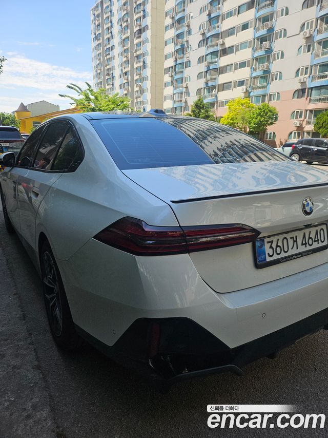 BMW 5-Series G60 520i Special Edition - фото 4