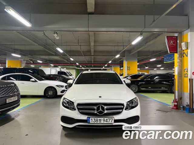 Mercedes-Benz E-Class W213 E220d Avantgarde - фото 0