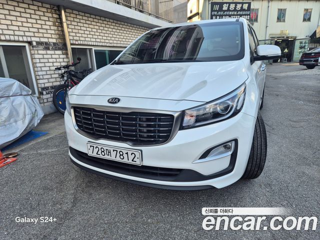 Kia Carnival Новый 11-Seater Deluxe - фото 0