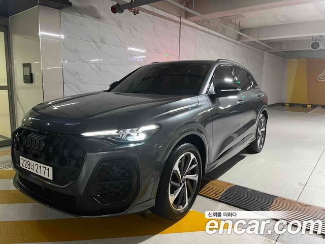 Audi Q5 40 TDI Quattro S Line Black Edition - фото 1