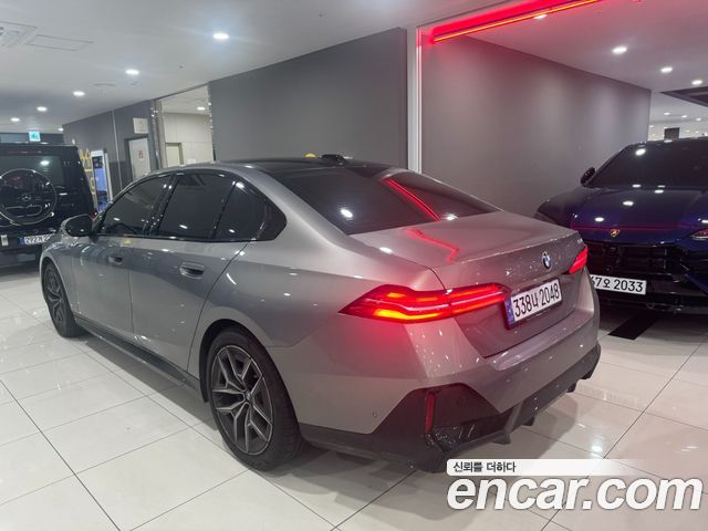 BMW 5-Series G60 520i M Sport - фото 1