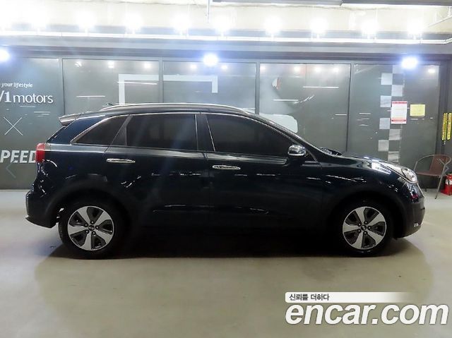 Kia Niro Prestige - фото 2