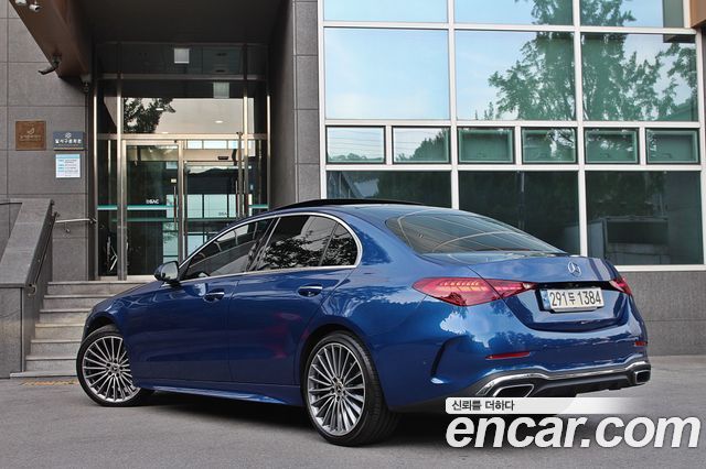 Mercedes-Benz C-Class W206 C300 AMG Line - фото 4