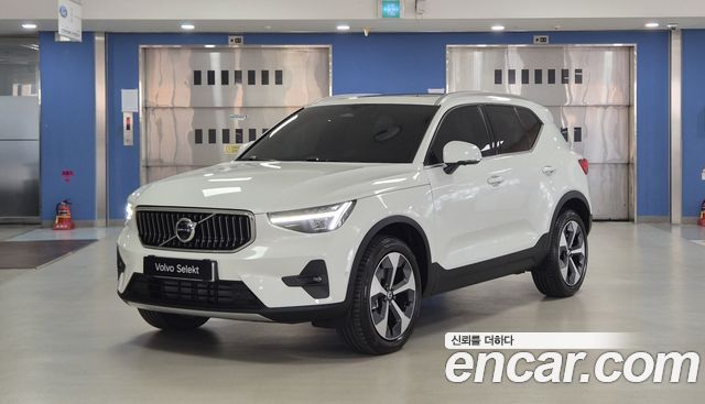 Volvo XC40 B4 Ultra Bright - фото 0