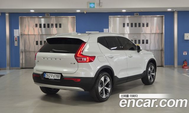 Volvo XC40 B4 Ultra Bright - фото 1