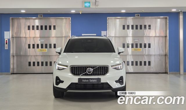 Volvo XC40 B4 Ultra Bright - фото 2