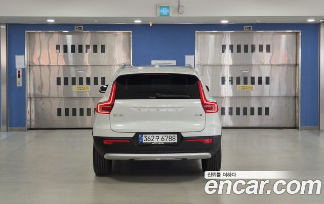 Volvo XC40 B4 Ultra Bright - фото 3