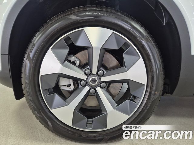 Volvo XC40 B4 Ultra Bright - фото 4