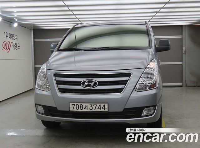 Hyundai Starex 12-Seater Wagon Smart - фото 1