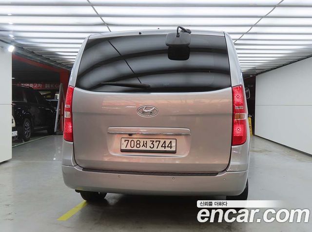 Hyundai Starex 12-Seater Wagon Smart - фото 2