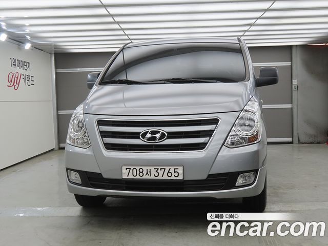 Hyundai Starex 12-Seater Wagon Smart - фото 1