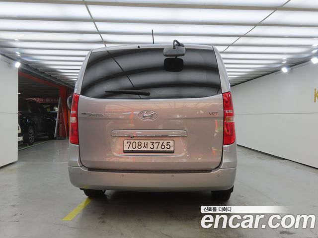 Hyundai Starex 12-Seater Wagon Smart - фото 2