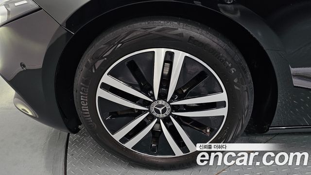 Mercedes-Benz A-Class W177 A220 Sedan - фото 4