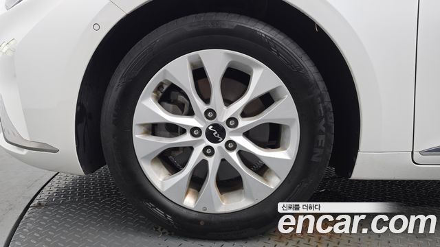 Kia K8 2.5 Gasoline 2WD Noblesse - фото 3