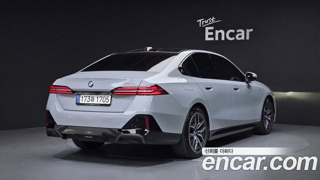 BMW 5-Series G60 520i M Sport - фото 1
