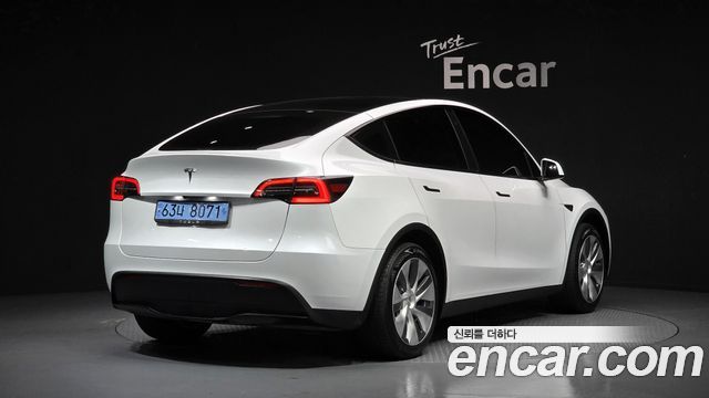 Tesla Model Y RWD - фото 1