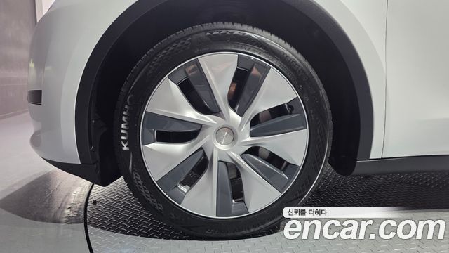 Tesla Model Y RWD - фото 4