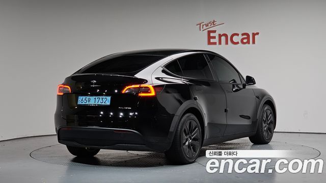 Tesla Model Y Long Range AWD - фото 1